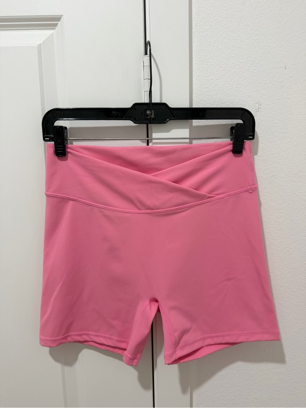 ✨🎀NWT Wilo The Label V-Waist Bike Short in Bright Pink🎀✨ - Picture 3 of 6